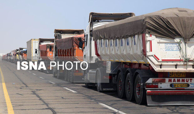 پذیرش کامیون های ایرانی حامل سوخت عراق در گمرک دوغارون در حال انجام است