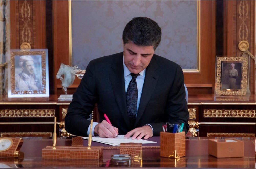 بارزانی: از تصمیم پ.ک.ک برای انحلال و گذاشتن سلاح ها بر روی زمین حمایت می کنیم