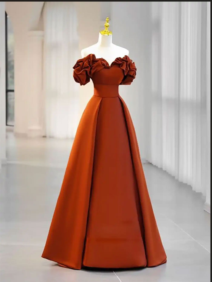 تکنیک های خاص برای زیباسازی لباس های دکلته